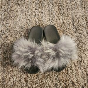 Faux Fur Slide Sandals. EUC